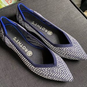 Navy houndstooth Rothy’s. Size 8. Barely worn!